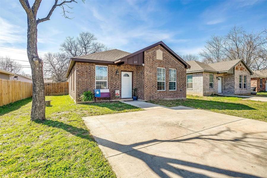 429 Sabine Avenue, Cleburne, TX 76031