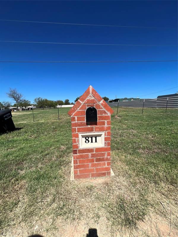 811 Front Street, Millsap, TX 76066