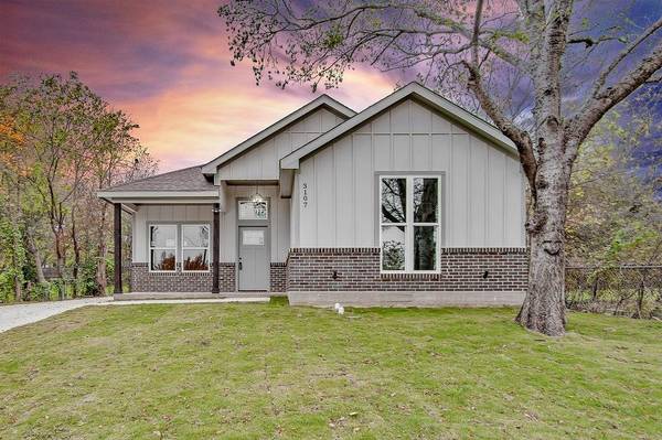 3107 Loving Avenue, Fort Worth, TX 76106