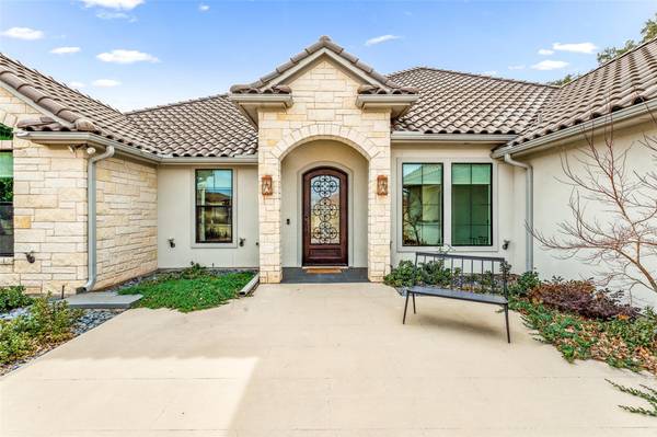 1100 Catalina Bay Boulevard, Granbury, TX 76048