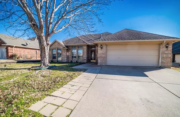 Saginaw, TX 76179,821 Sky Wood Court