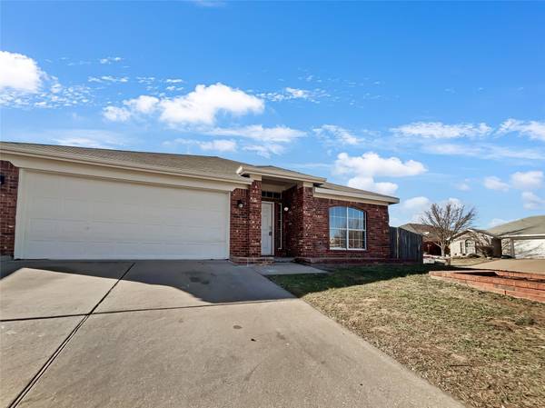 7300 Grass Valley Trail, Fort Worth, TX 76123