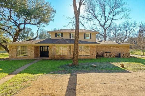 9506 Bellechase Road, Granbury, TX 76049