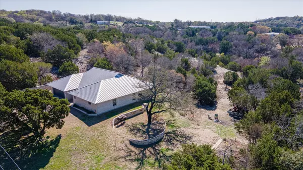 208 E Bluebonnet Drive,  Cresson,  TX 76035