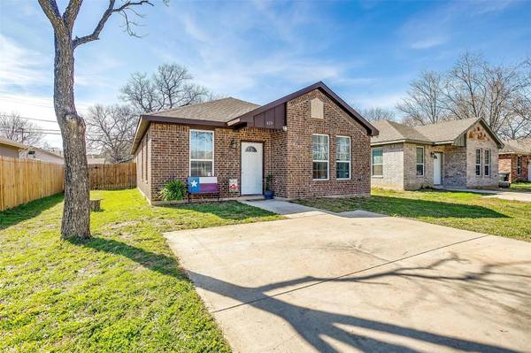 429 Sabine Avenue, Cleburne, TX 76031