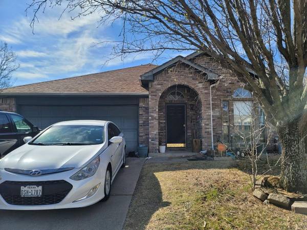 2027 Brownwood Avenue,  Grand Prairie,  TX 75052