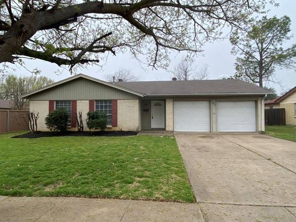 104 Chapman Street, Crowley, TX 76036