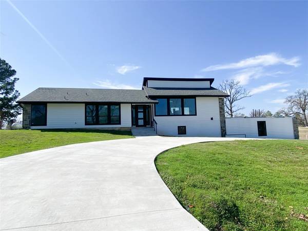 1124 Kiowa Drive W, Lake Kiowa, TX 76240