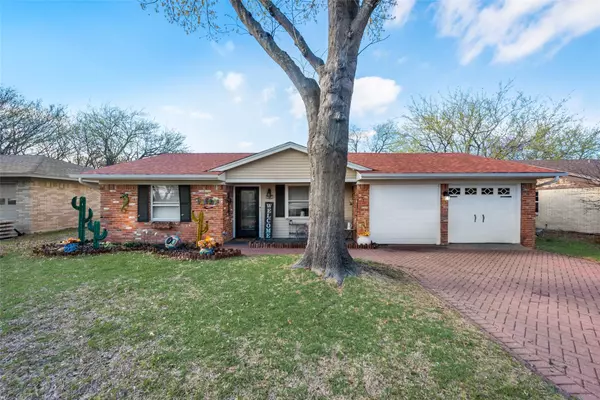 105 Indian Court, Waxahachie, TX 75165