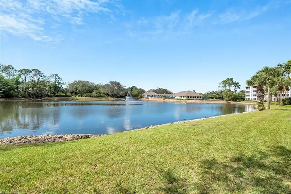 740 Waterford DR 301, Naples, FL 34113