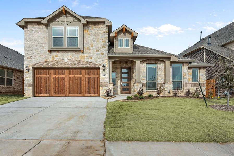 2812 Richard Street, Burleson, TX 76028