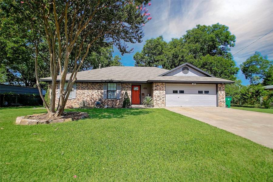 510 S Prairie Street, Pilot Point, TX 76258