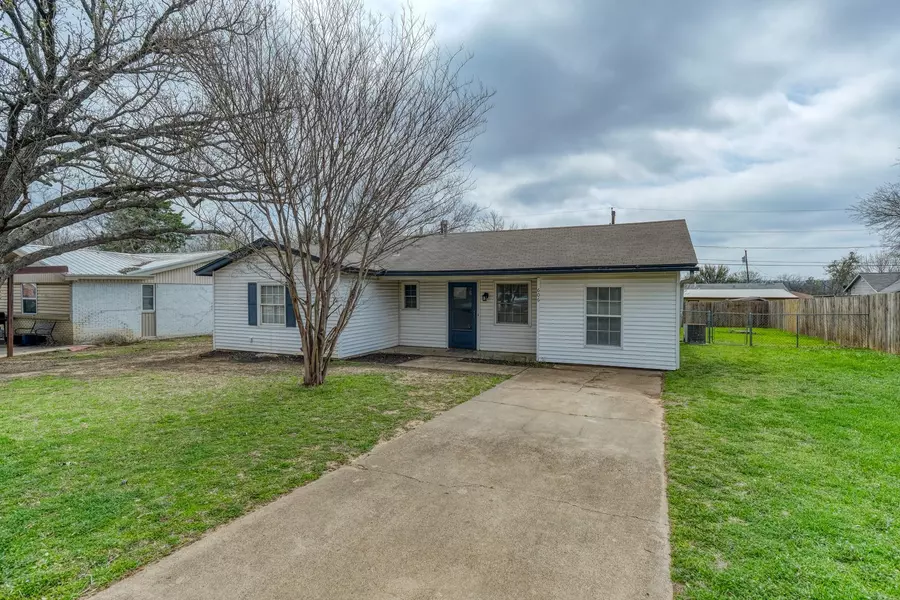 606 E Water Street, Weatherford, TX 76086