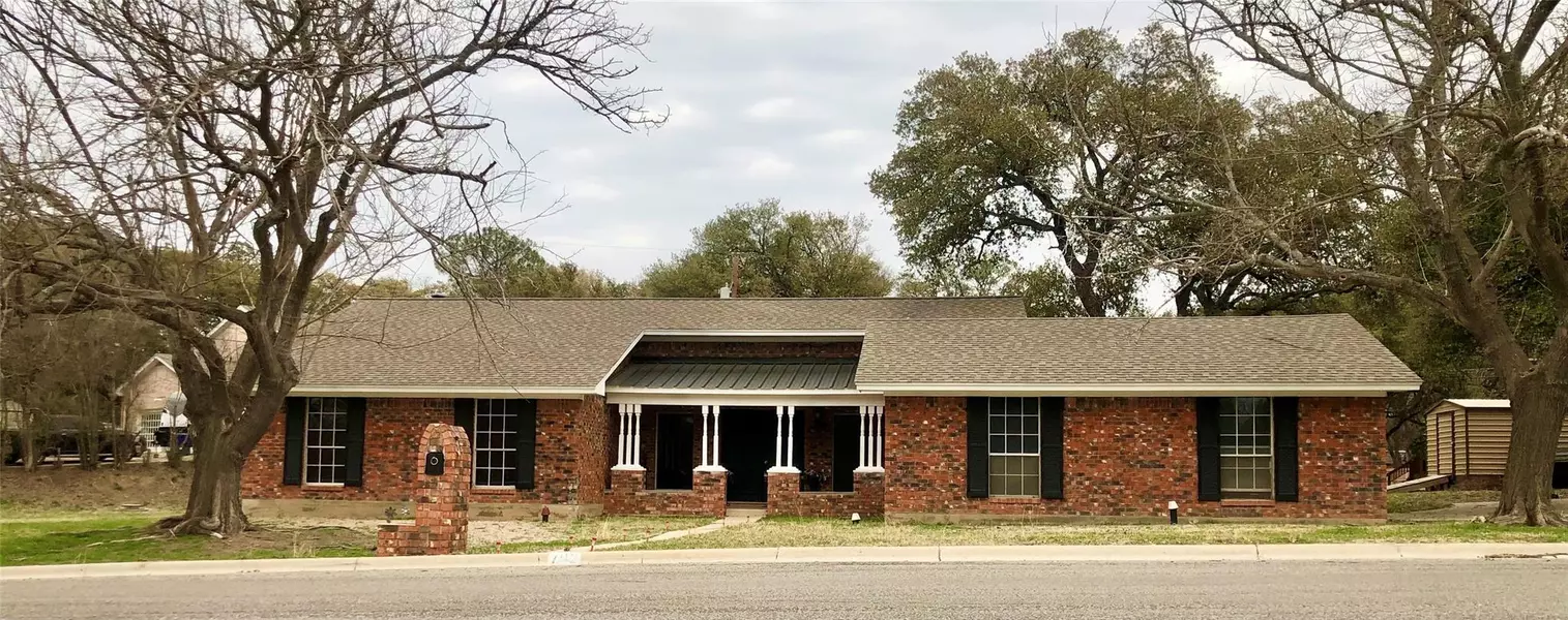 702 Oakpark Drive, Brownwood, TX 76801