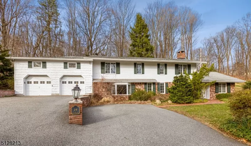 24 Cutlass Rd, Kinnelon Boro, NJ 07405