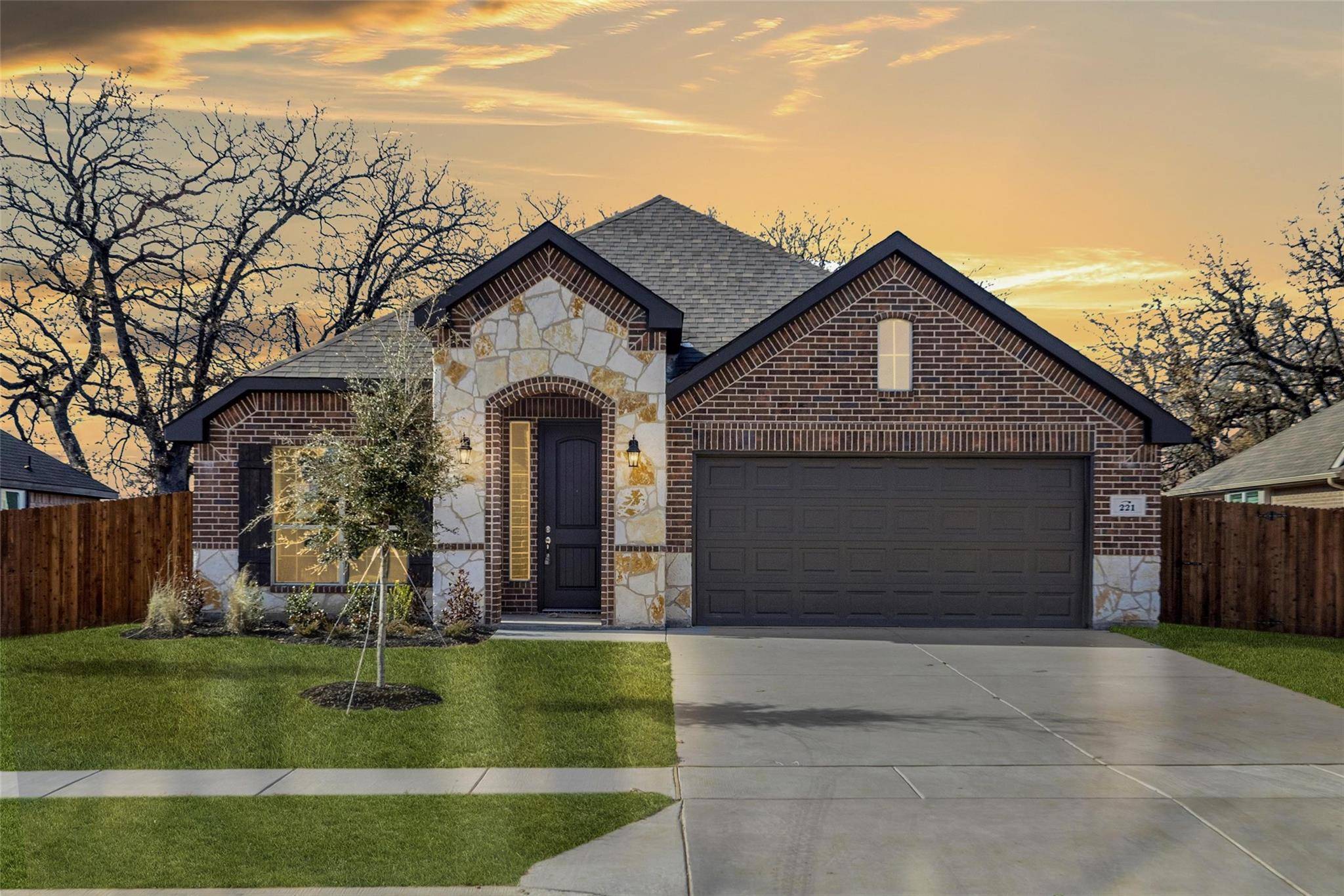 221 Gardenia Drive, Azle, TX 76020