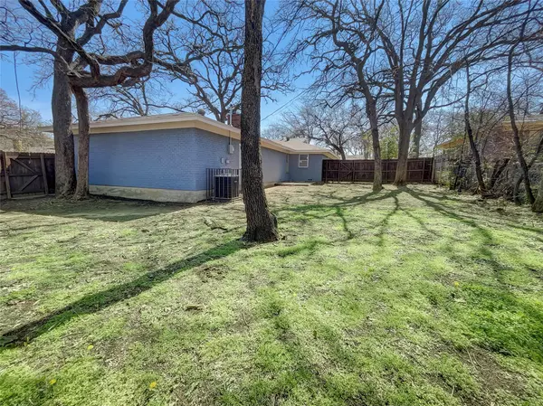 Fort Worth, TX 76112,7145 Robinhood Lane