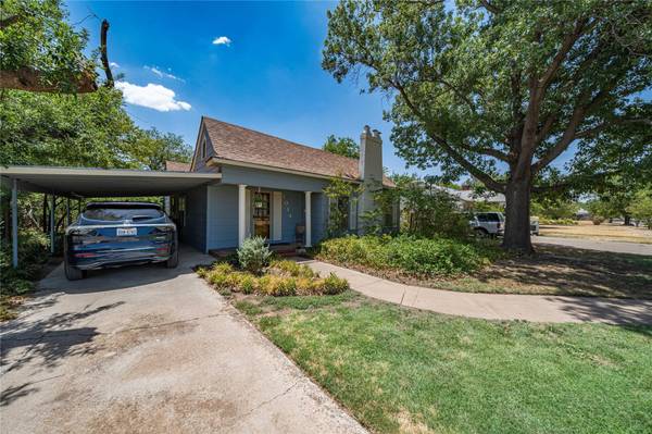 1014 Symonds Place, Stamford, TX 79553