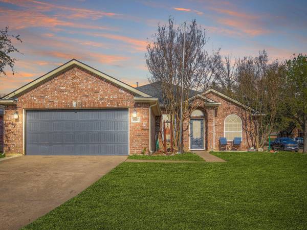 2500 Fairway View Drive, Burleson, TX 76028