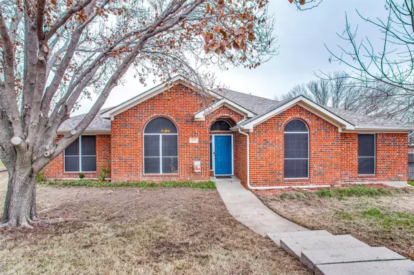 307 Fall Cedar Drive, Fort Worth, TX 76108