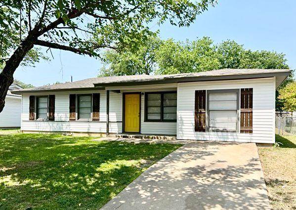 917 Vaquero Street, White Settlement, TX 76108