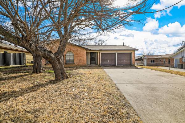 6104 Melinda Drive, Watauga, TX 76148