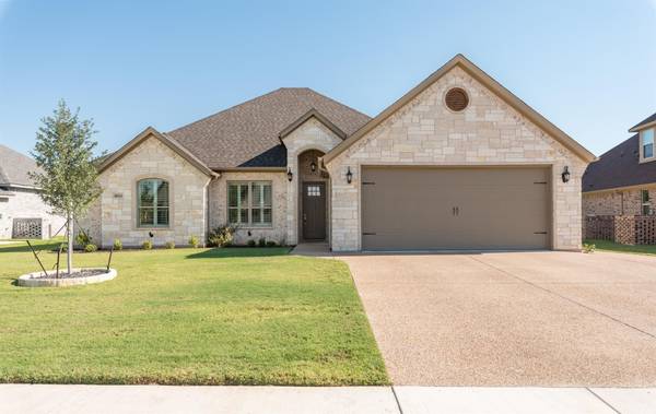 6624 Pinehurst Drive, Granbury, TX 76049