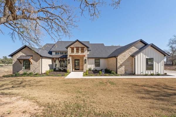 1179 Eagles Bluff Drive, Weatherford, TX 76087