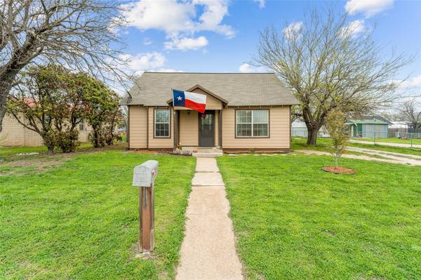 115 N Davies Street, Dublin, TX 76446