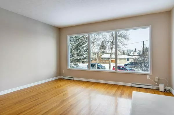 Calgary, AB T2M 3Y9,2615 24 ST NW