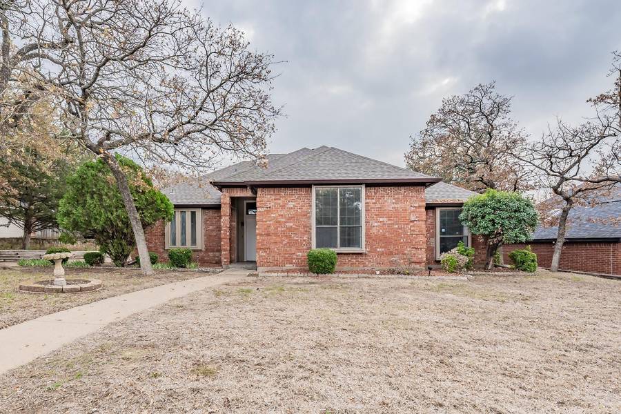 1320 Circle Lane, Bedford, TX 76022