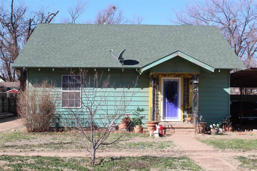 231 N 5th Avenue, Munday, TX 76371