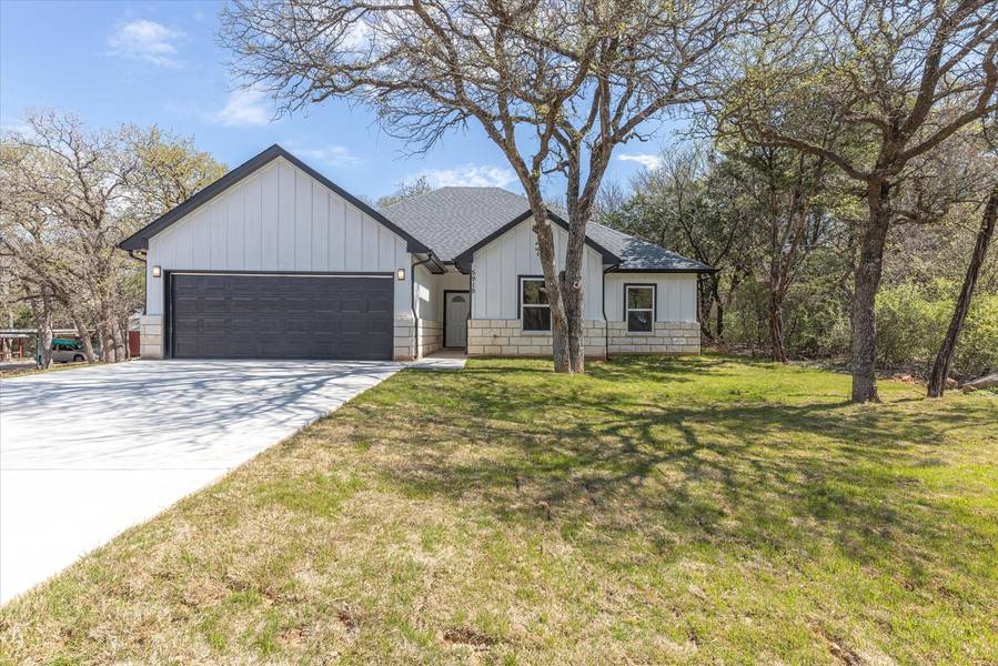 5915 Lakeside Hills Court, Granbury, TX 76048