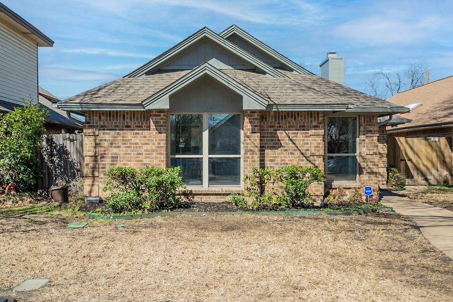 1122 Meadow Park Lane, Grand Prairie, TX 75052