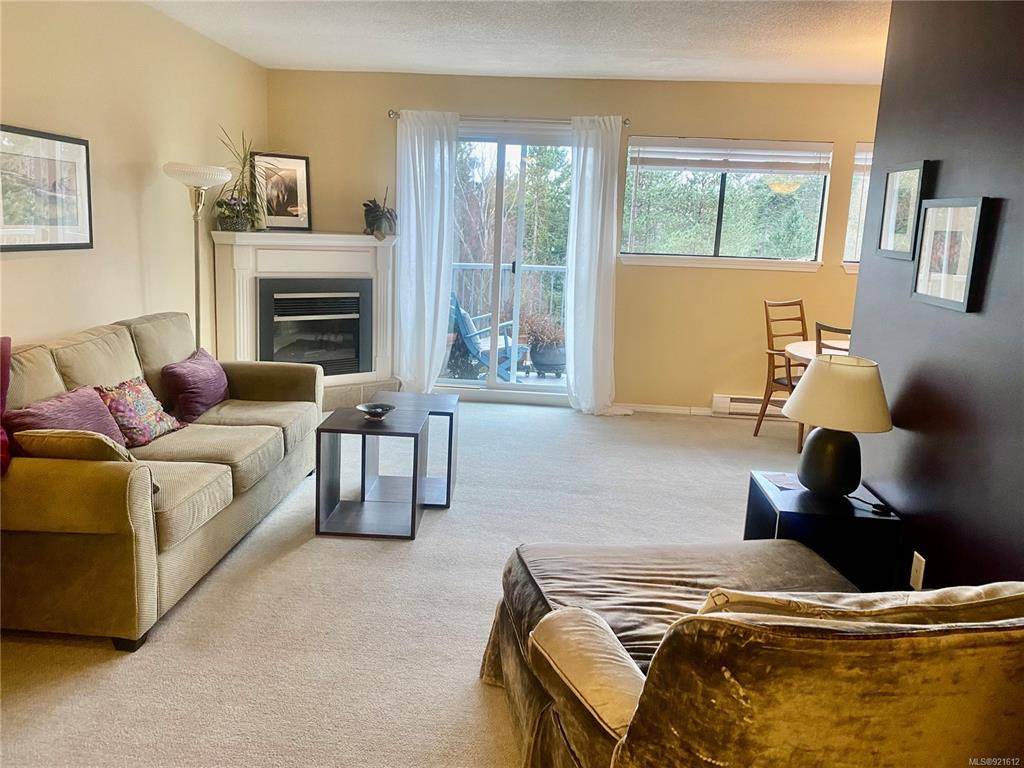 Saanich, BC V8Z 6G5,528 Carnation Pl