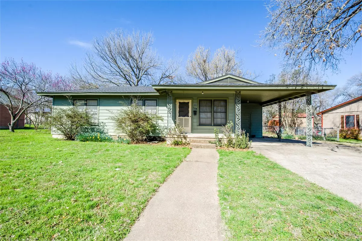 Waxahachie, TX 75165,104 Savannah Street