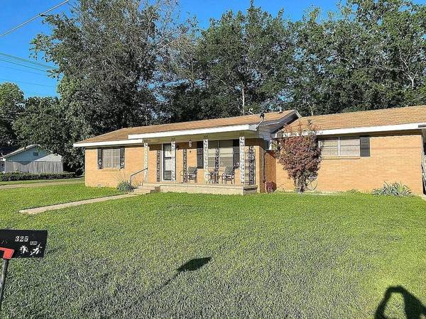 325 S Hall Street, Fairfield, TX 75840