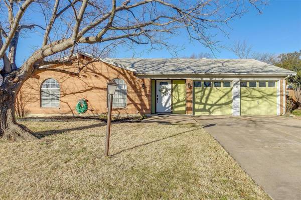 1012 Duane Street, Benbrook, TX 76126