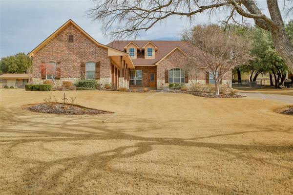 3905 Homestead Court,  Granbury,  TX 76049