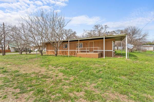 503 Avenue D, Blanket, TX 76432