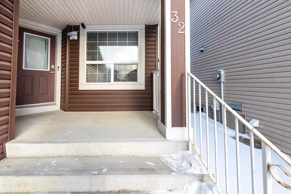 Calgary, AB T3J 4M1,32 Saddlehorn CRES NE