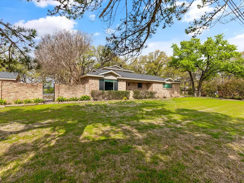 3207 Brown Trail, Bedford, TX 76021