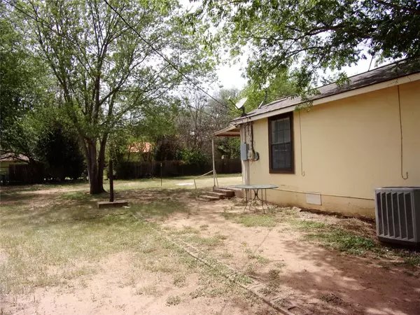 San Saba, TX 76877,1103 W Woodlawn Street