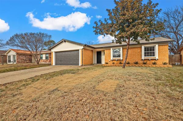 725 Sweetbriar Drive, Lewisville, TX 75067