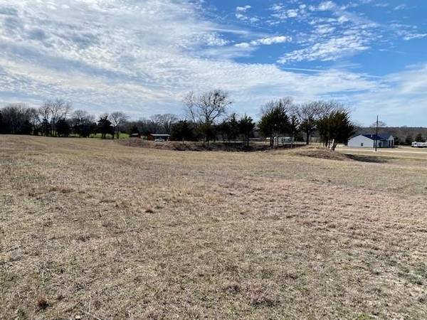 102 Chicken Field Road, Whitewright, TX 75491