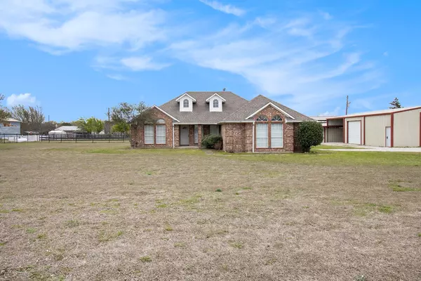 211 Old Chisholm Trail, Rhome, TX 76078