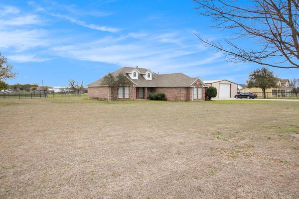 Rhome, TX 76078,211 Old Chisholm Trail