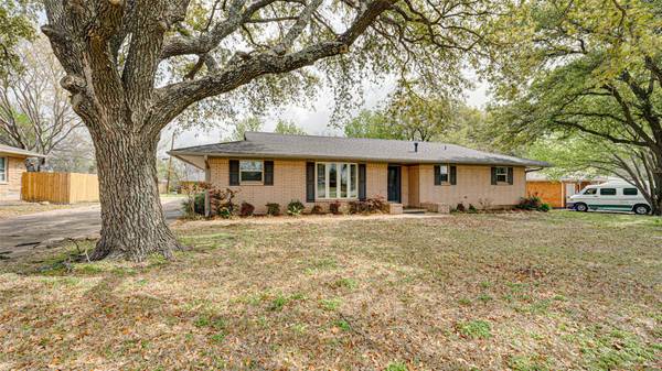 1412 Country Club Road, Ennis, TX 75119