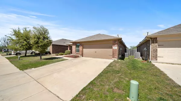 1601 Chivalry Lane, Fort Worth, TX 76140