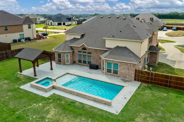 237 Stonegate Way, Red Oak, TX 75154